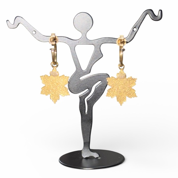 CHANEL Authentic Gold Snowflake Pierced Earrings with Box - Picture 6 of 6